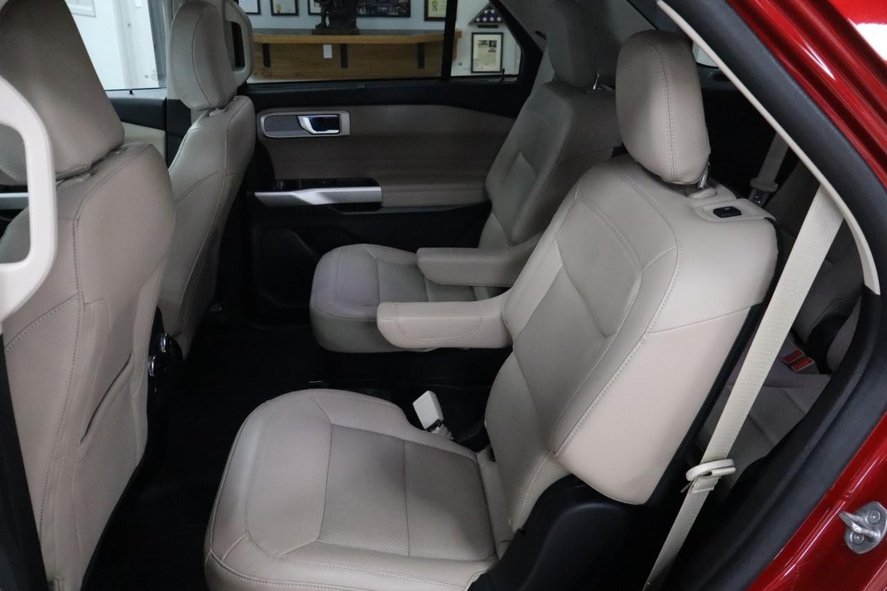 Ford Explorer Vehicle Full-screen Gallery Image 17