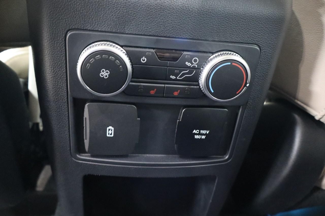 Ford Explorer Vehicle Full-screen Gallery Image 18