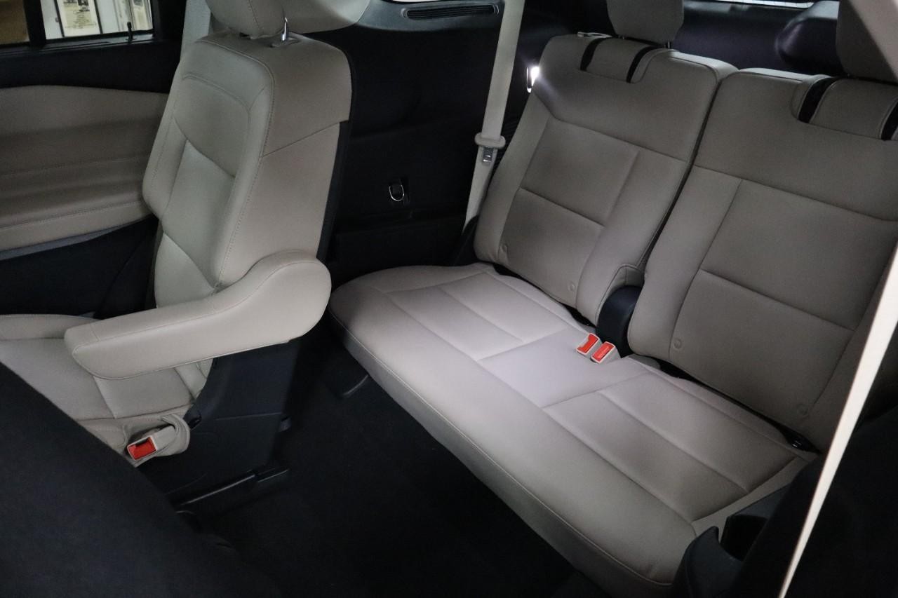 Ford Explorer Vehicle Full-screen Gallery Image 19