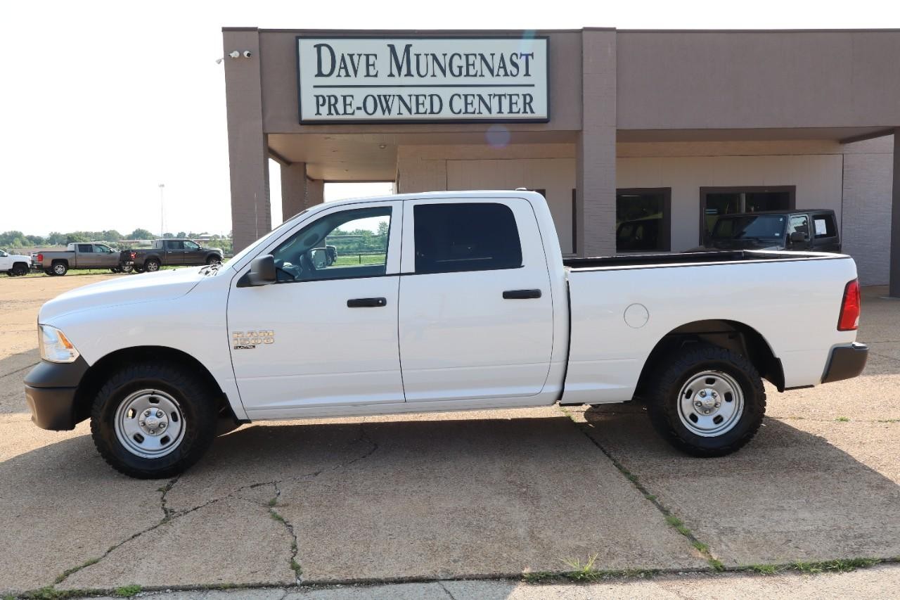 Ram 1500 Classic Vehicle Full-screen Gallery Image 2