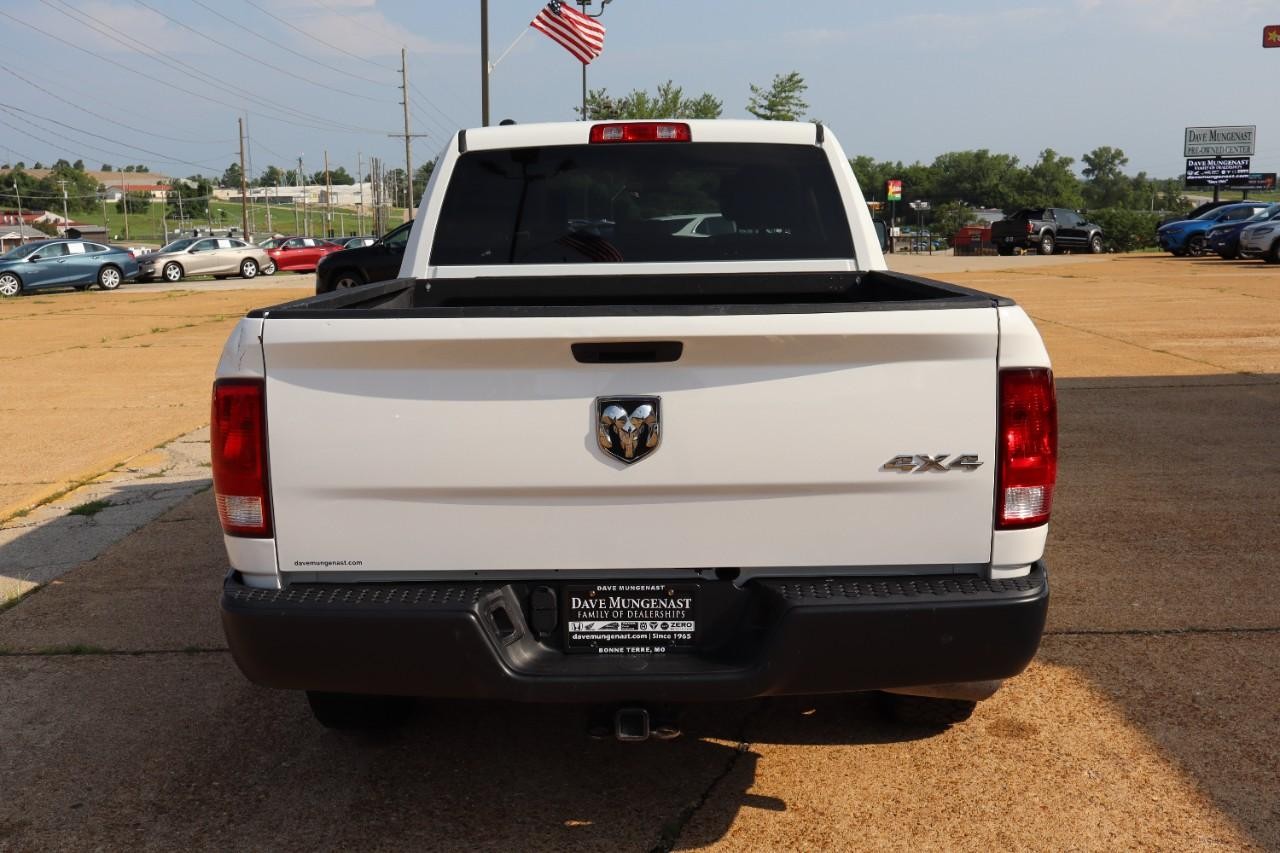 Ram 1500 Classic Vehicle Full-screen Gallery Image 4