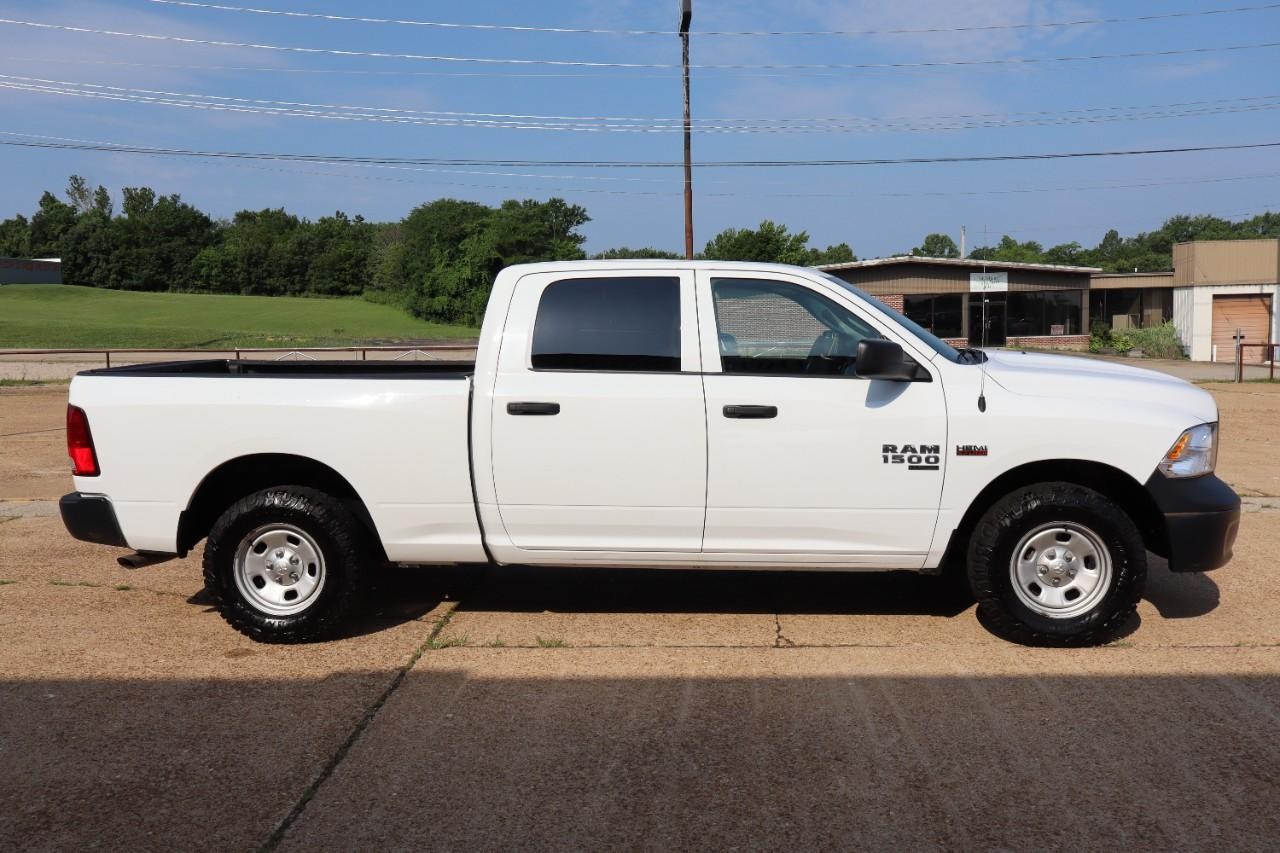 Ram 1500 Classic Vehicle Full-screen Gallery Image 6