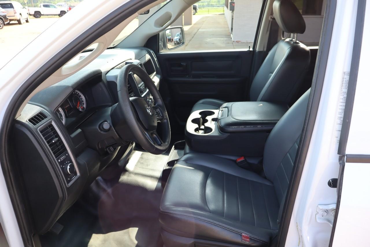 Ram 1500 Classic Vehicle Full-screen Gallery Image 11