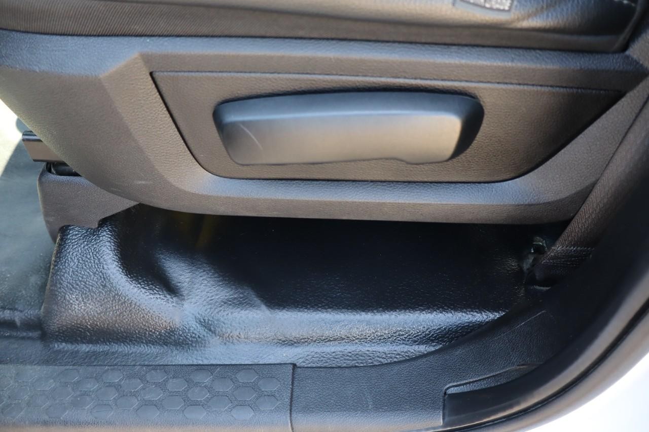 Ram 1500 Classic Vehicle Full-screen Gallery Image 12