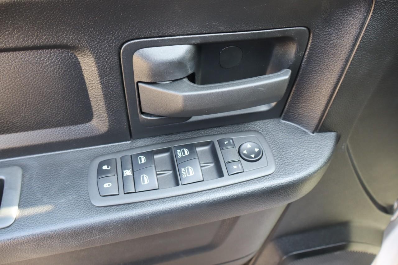 Ram 1500 Classic Vehicle Full-screen Gallery Image 13