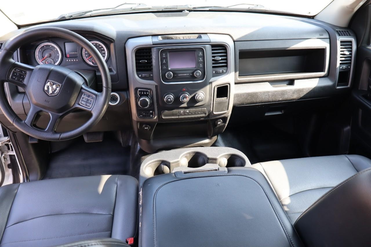 Ram 1500 Classic Vehicle Full-screen Gallery Image 14