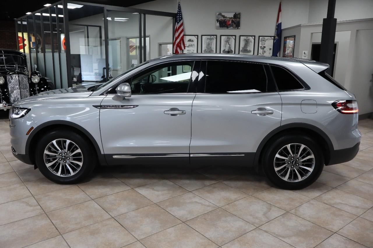 Lincoln Nautilus Vehicle Full-screen Gallery Image 2