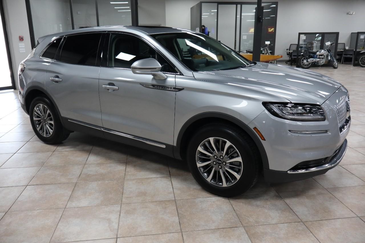 Lincoln Nautilus Vehicle Full-screen Gallery Image 7