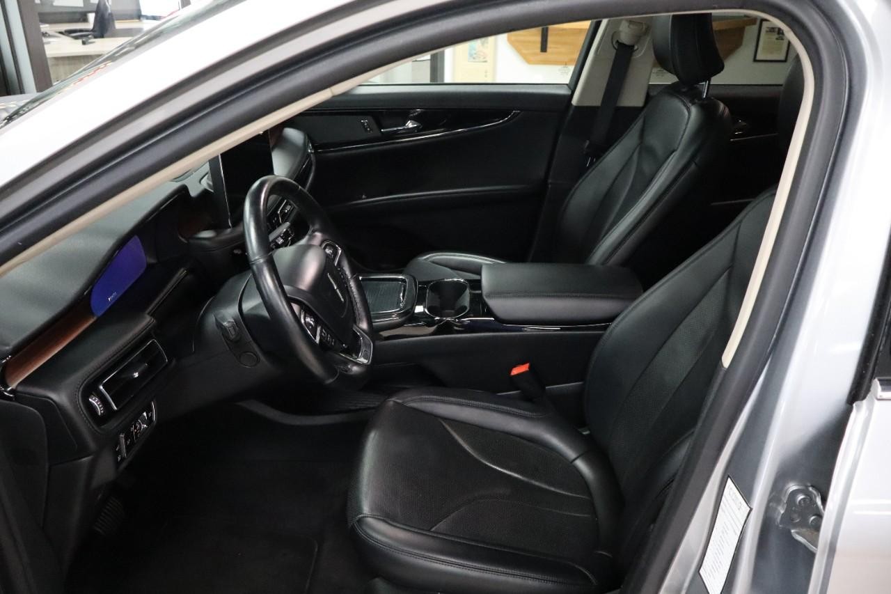 Lincoln Nautilus Vehicle Full-screen Gallery Image 9