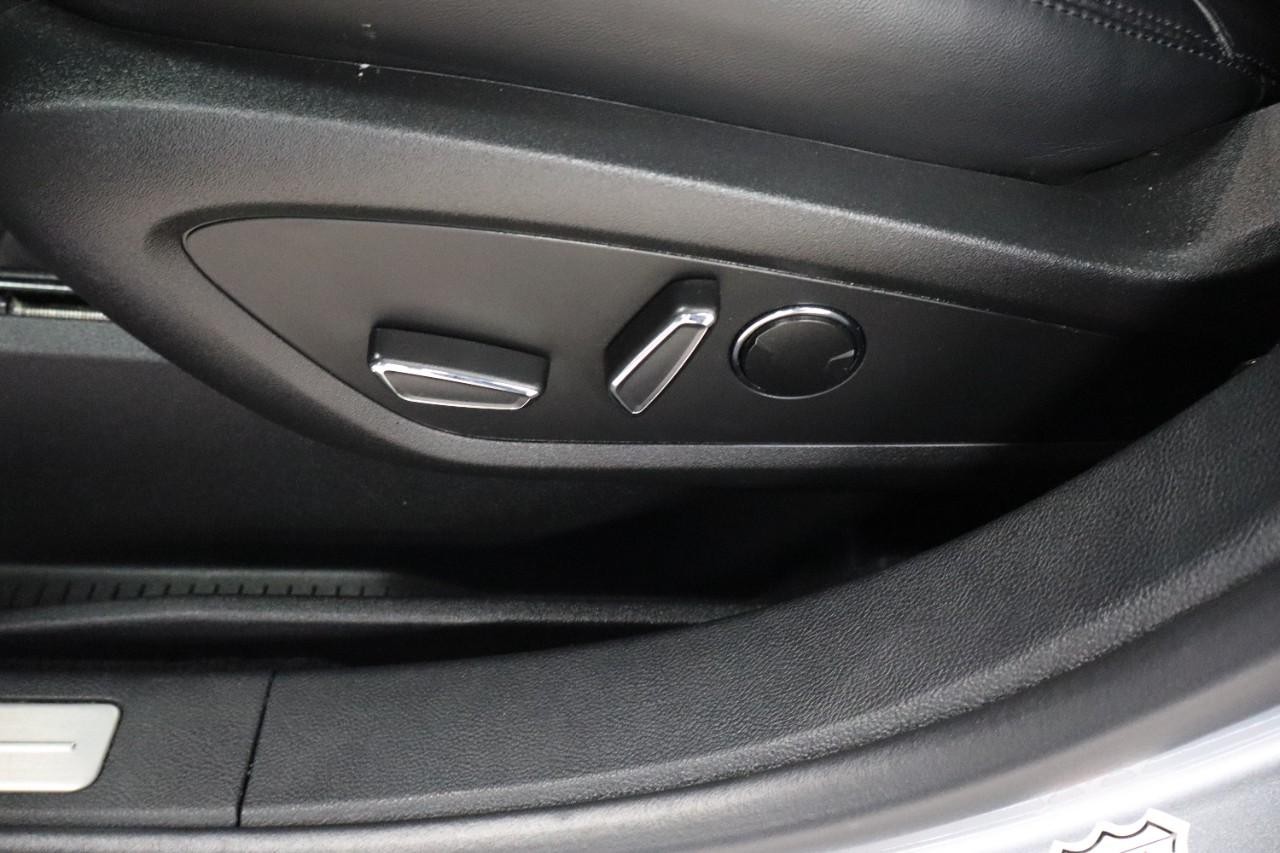 Lincoln Nautilus Vehicle Full-screen Gallery Image 10