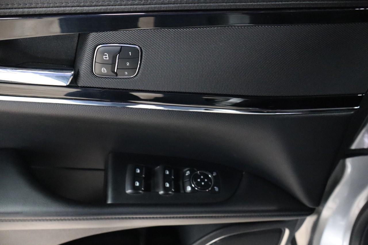 Lincoln Nautilus Vehicle Full-screen Gallery Image 11