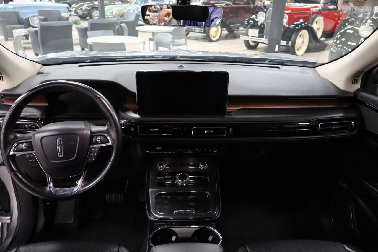 Lincoln Nautilus Vehicle Full-screen Gallery Image 12