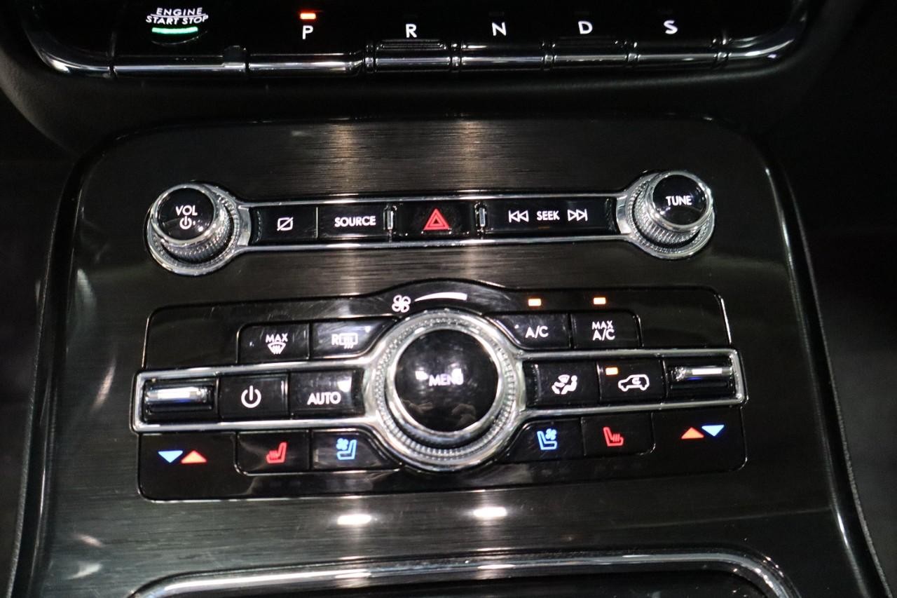 Lincoln Nautilus Vehicle Full-screen Gallery Image 15