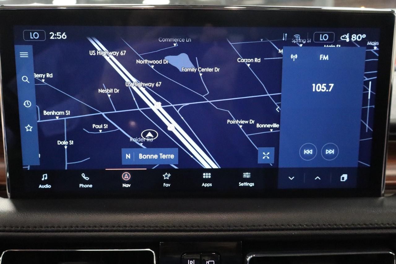 Lincoln Nautilus Vehicle Full-screen Gallery Image 16