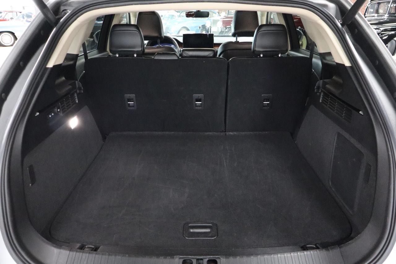 Lincoln Nautilus Vehicle Full-screen Gallery Image 17