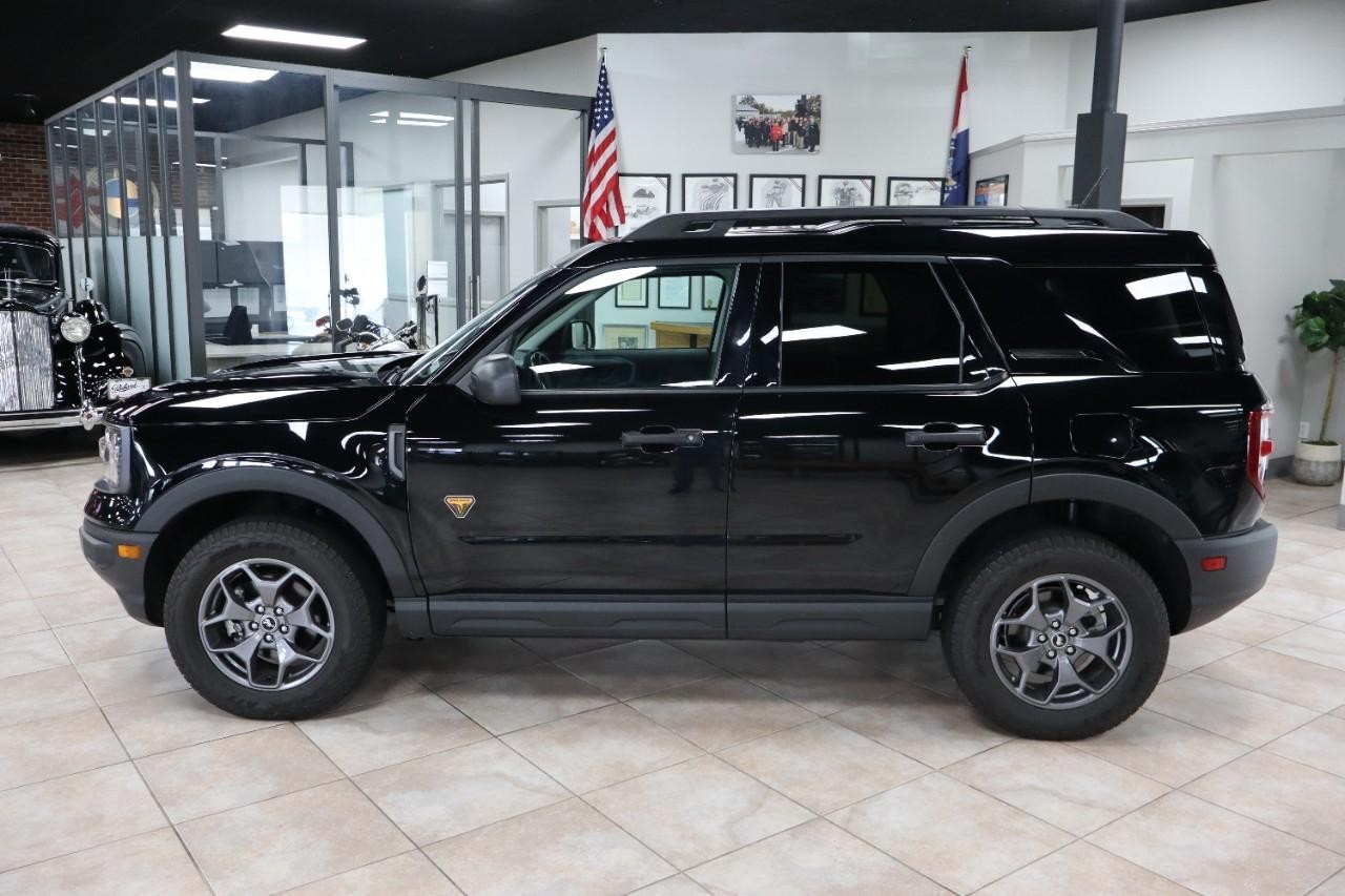 Ford Bronco Sport Vehicle Full-screen Gallery Image 2