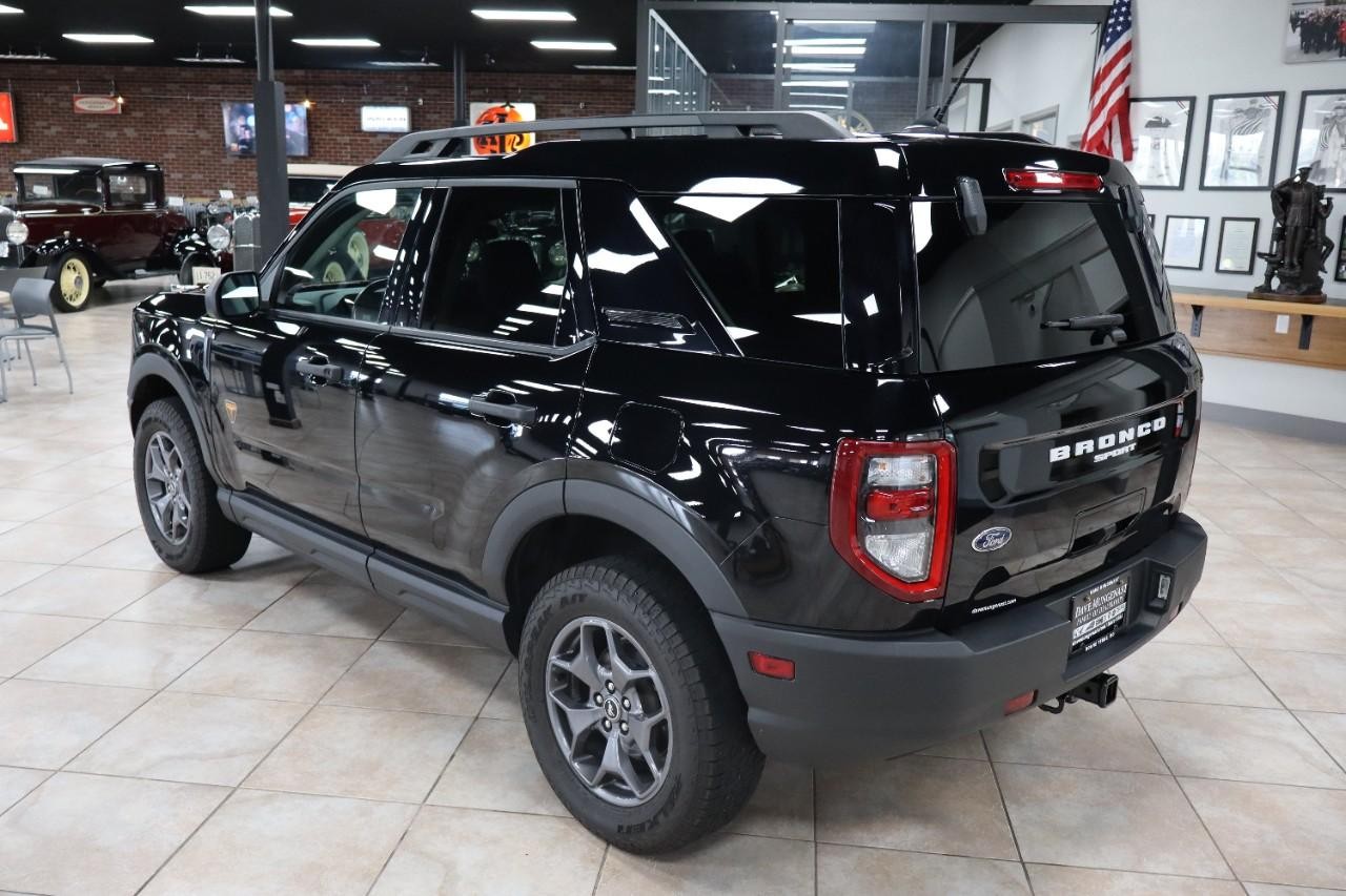 Ford Bronco Sport Vehicle Full-screen Gallery Image 3