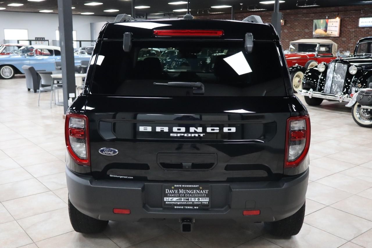 Ford Bronco Sport Vehicle Full-screen Gallery Image 4