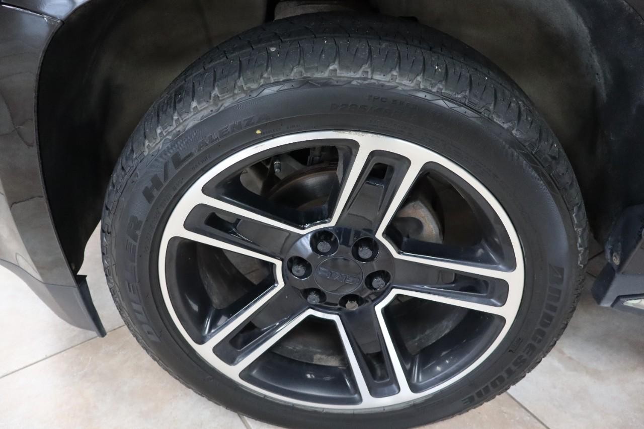 GMC Yukon Vehicle Full-screen Gallery Image 10