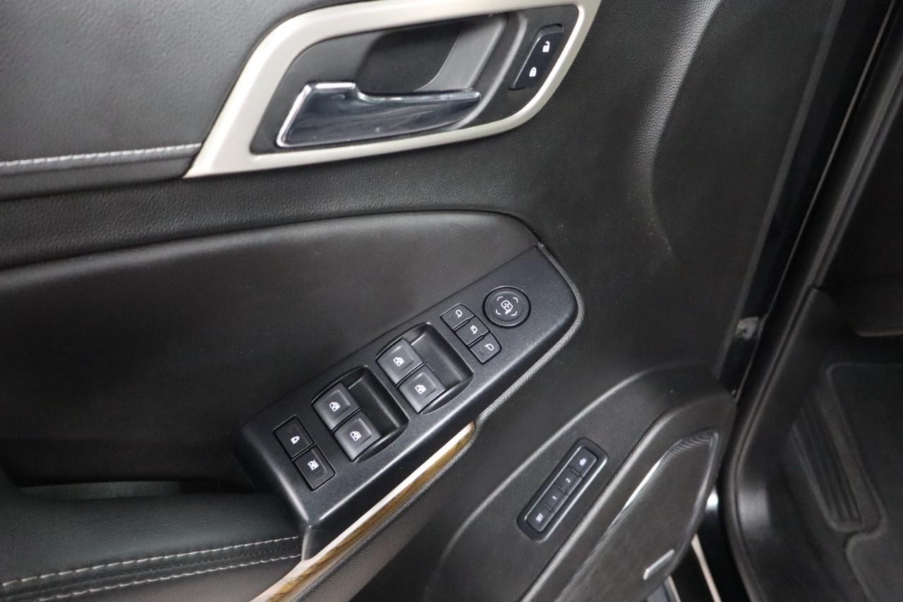 GMC Yukon Vehicle Full-screen Gallery Image 18