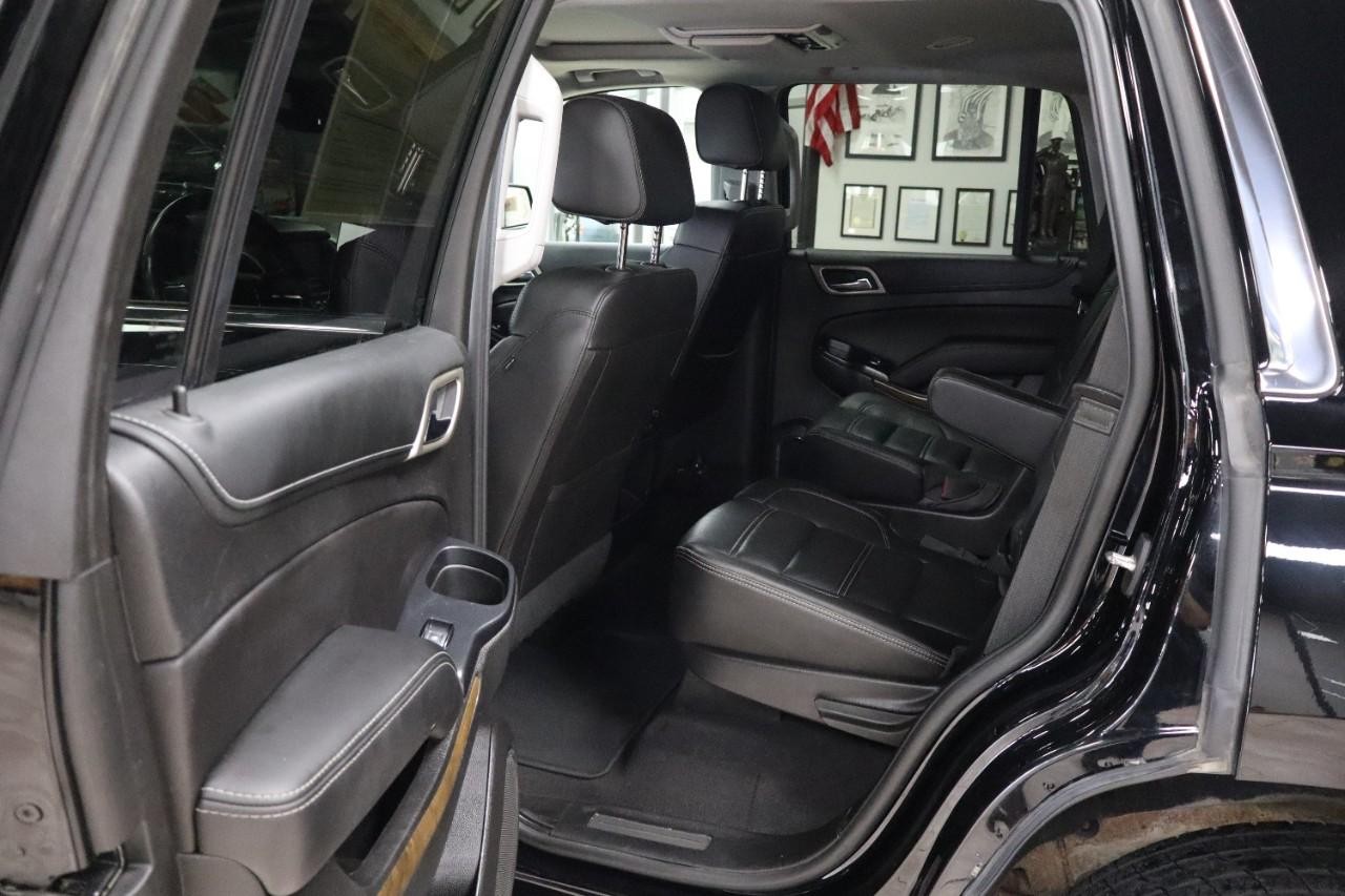 GMC Yukon Vehicle Full-screen Gallery Image 20