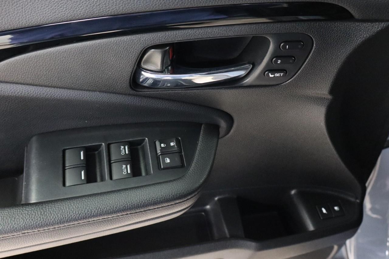 Honda Pilot Vehicle Full-screen Gallery Image 11