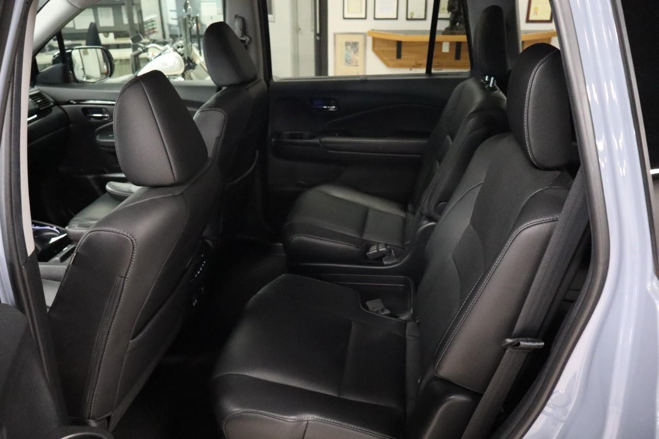 Honda Pilot Vehicle Full-screen Gallery Image 17