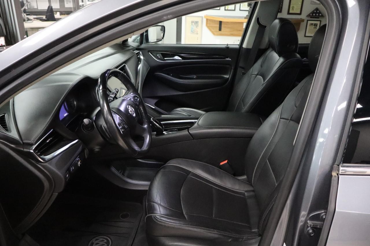 Buick Enclave Vehicle Full-screen Gallery Image 9