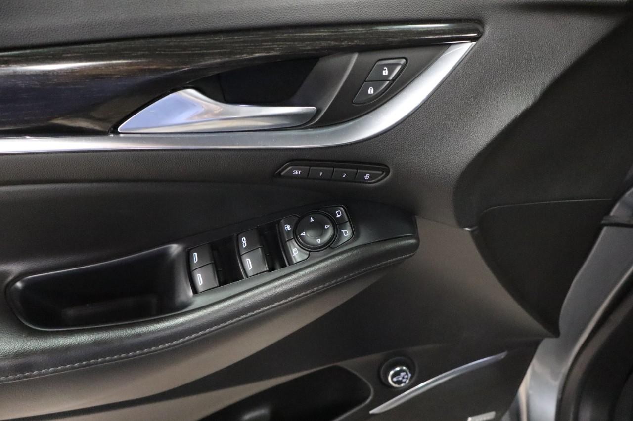 Buick Enclave Vehicle Full-screen Gallery Image 11