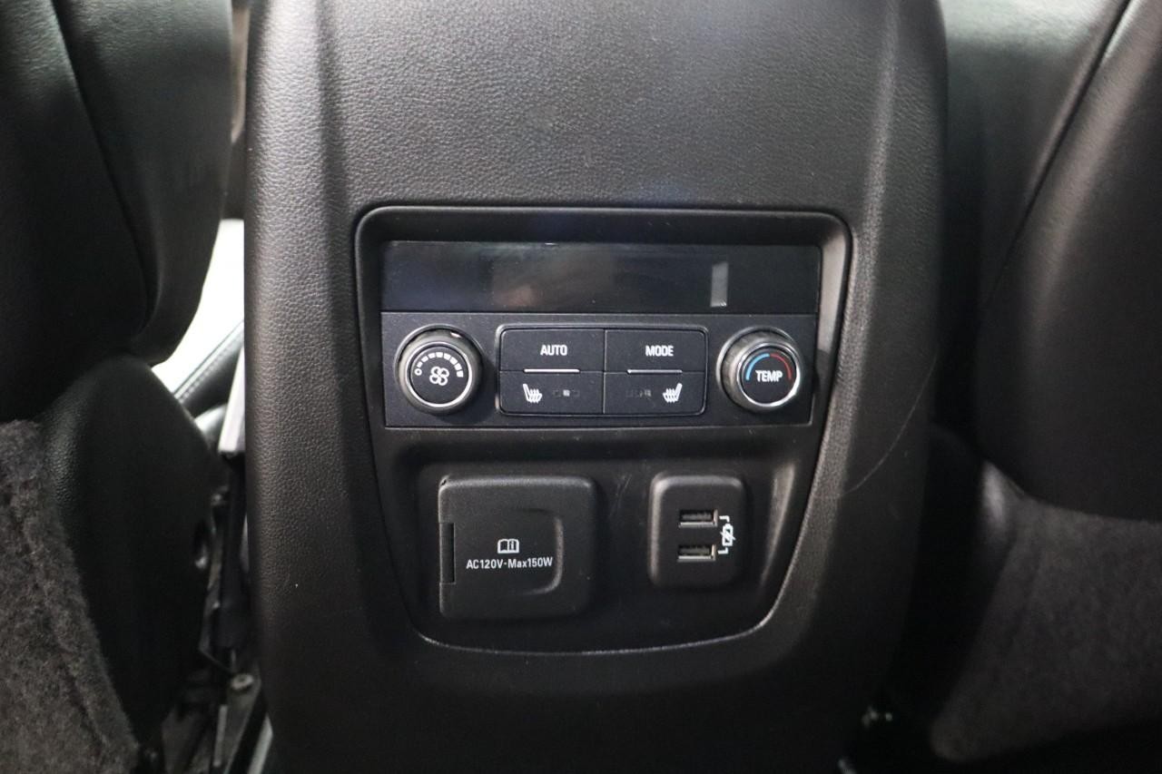 Buick Enclave Vehicle Full-screen Gallery Image 17