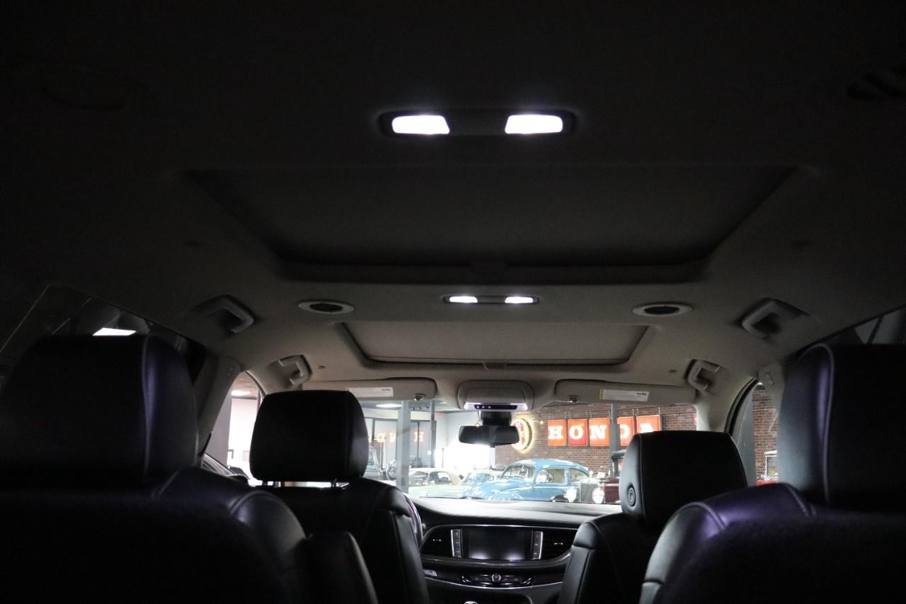 Buick Enclave Vehicle Full-screen Gallery Image 21