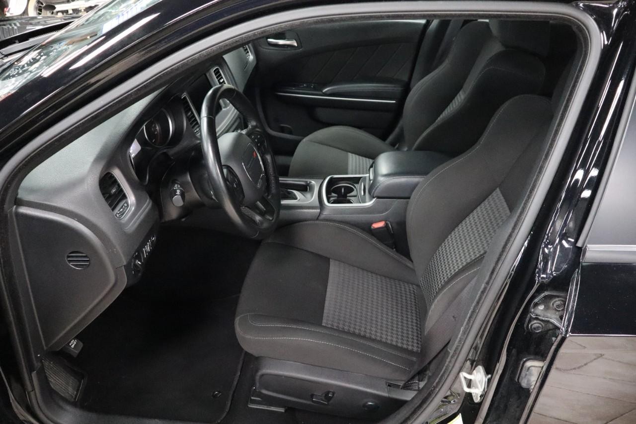 Dodge Charger Vehicle Full-screen Gallery Image 9