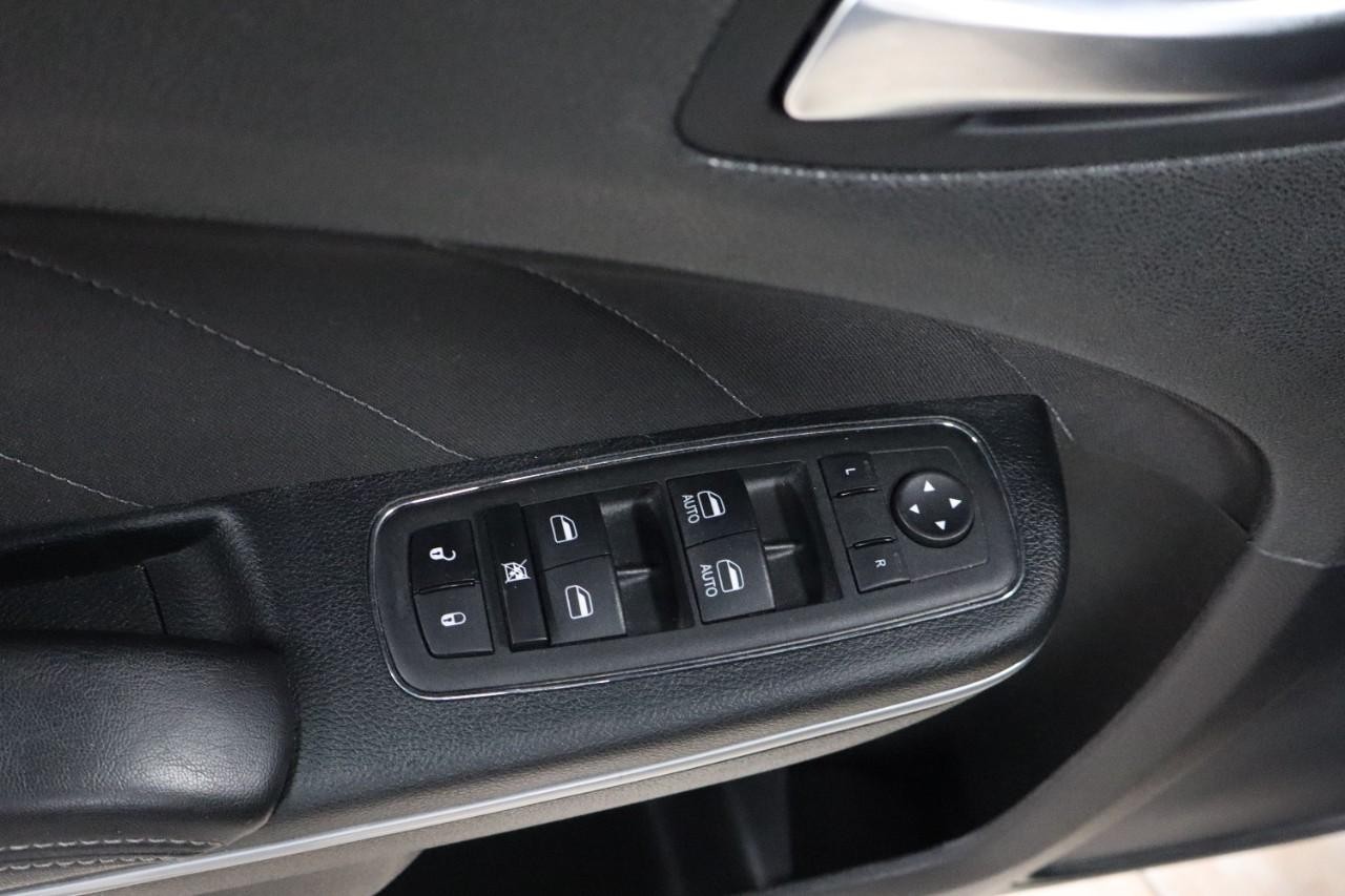 Dodge Charger Vehicle Full-screen Gallery Image 11