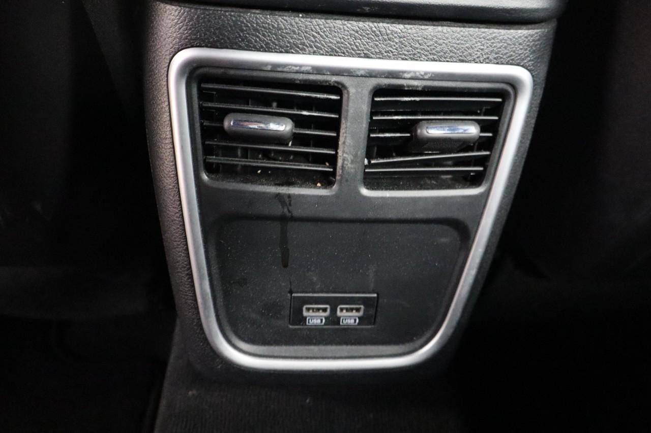 Dodge Charger Vehicle Full-screen Gallery Image 18