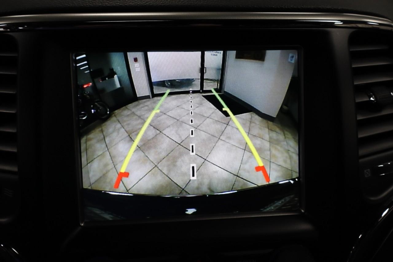 Jeep Grand Cherokee Vehicle Full-screen Gallery Image 15