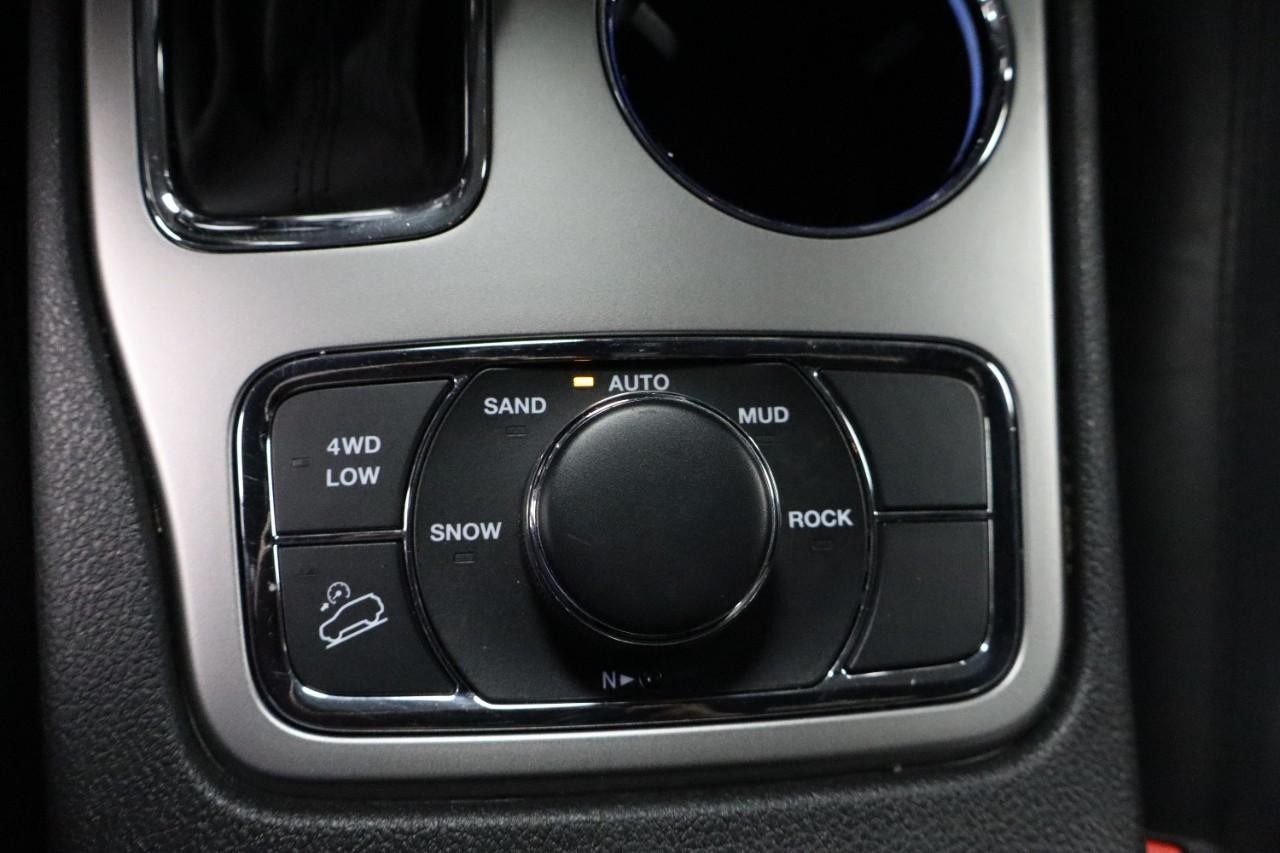 Jeep Grand Cherokee Vehicle Full-screen Gallery Image 18