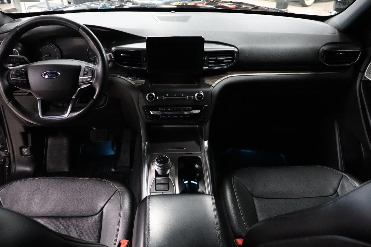 Ford Explorer Vehicle Full-screen Gallery Image 12