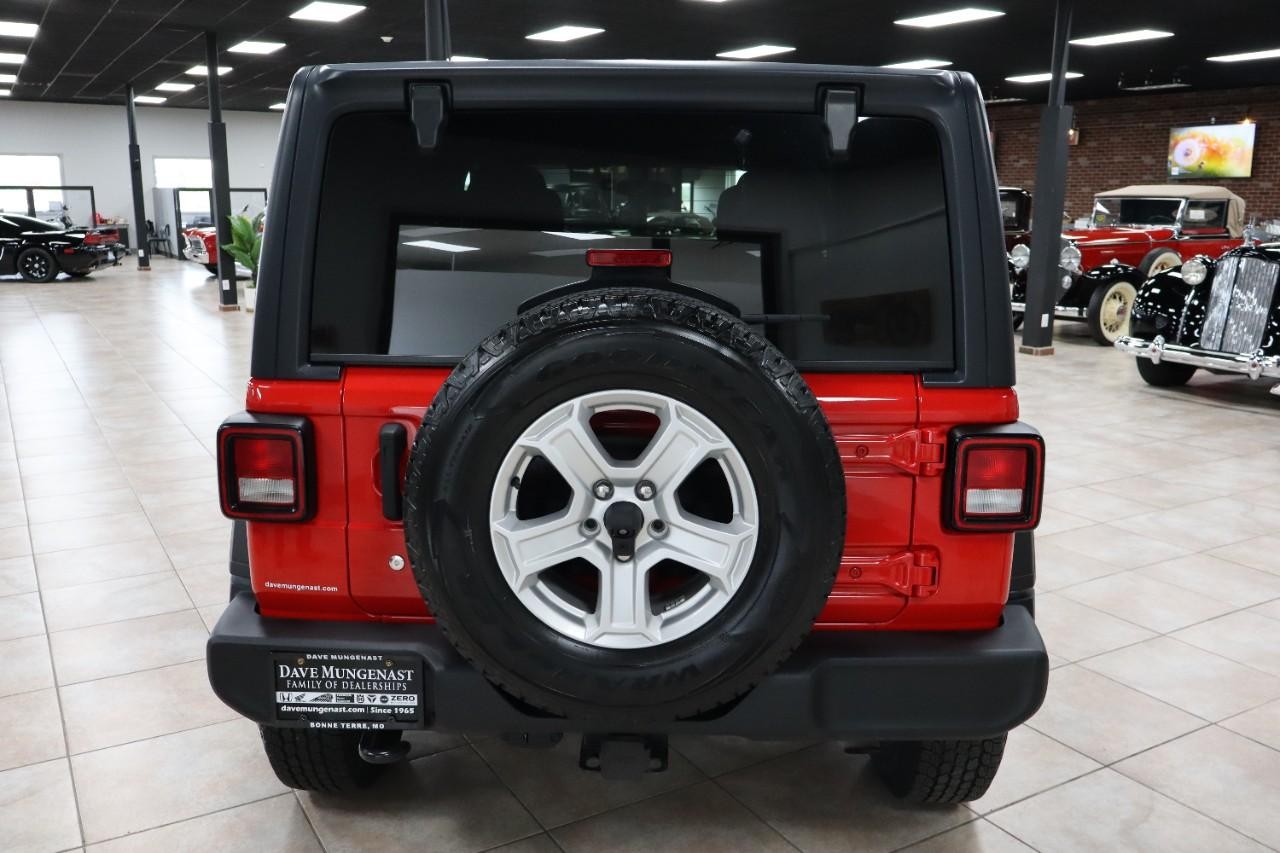 Jeep Wrangler Unlimited Vehicle Full-screen Gallery Image 4