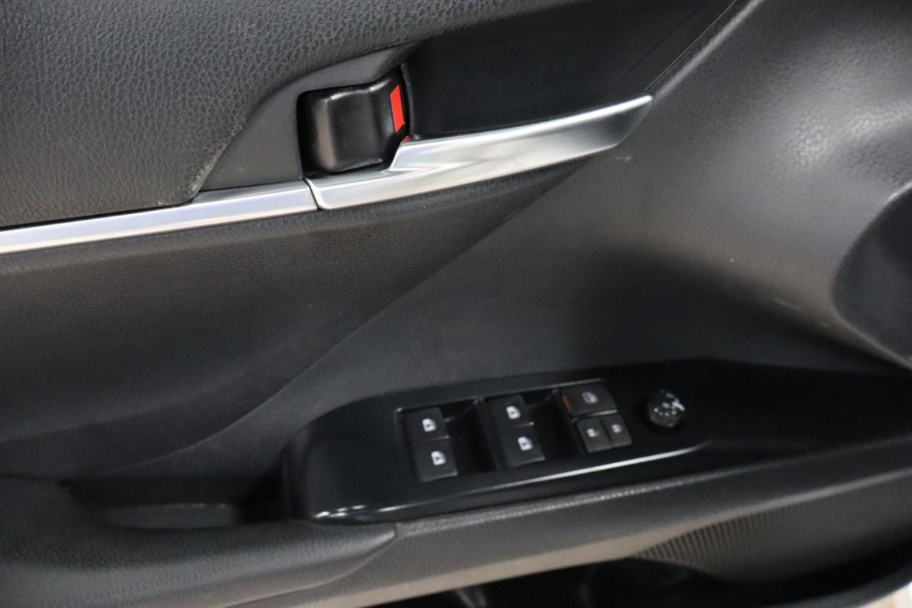 Toyota Camry Vehicle Full-screen Gallery Image 11