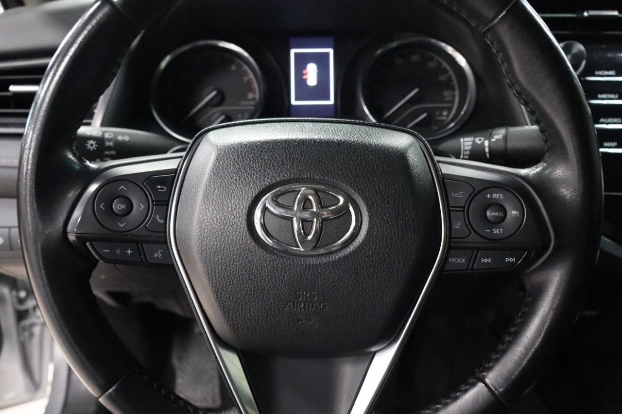 Toyota Camry Vehicle Full-screen Gallery Image 13