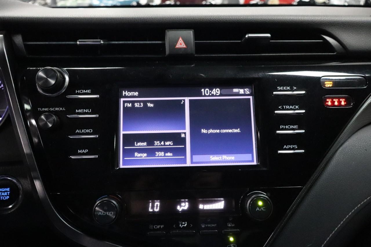 Toyota Camry Vehicle Full-screen Gallery Image 15