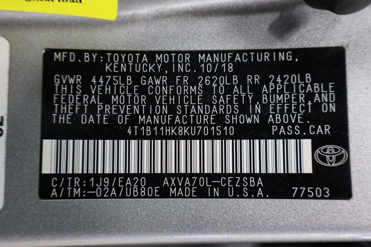 Toyota Camry Vehicle Full-screen Gallery Image 18