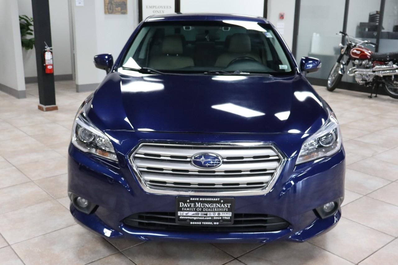 Subaru Legacy Vehicle Full-screen Gallery Image 8