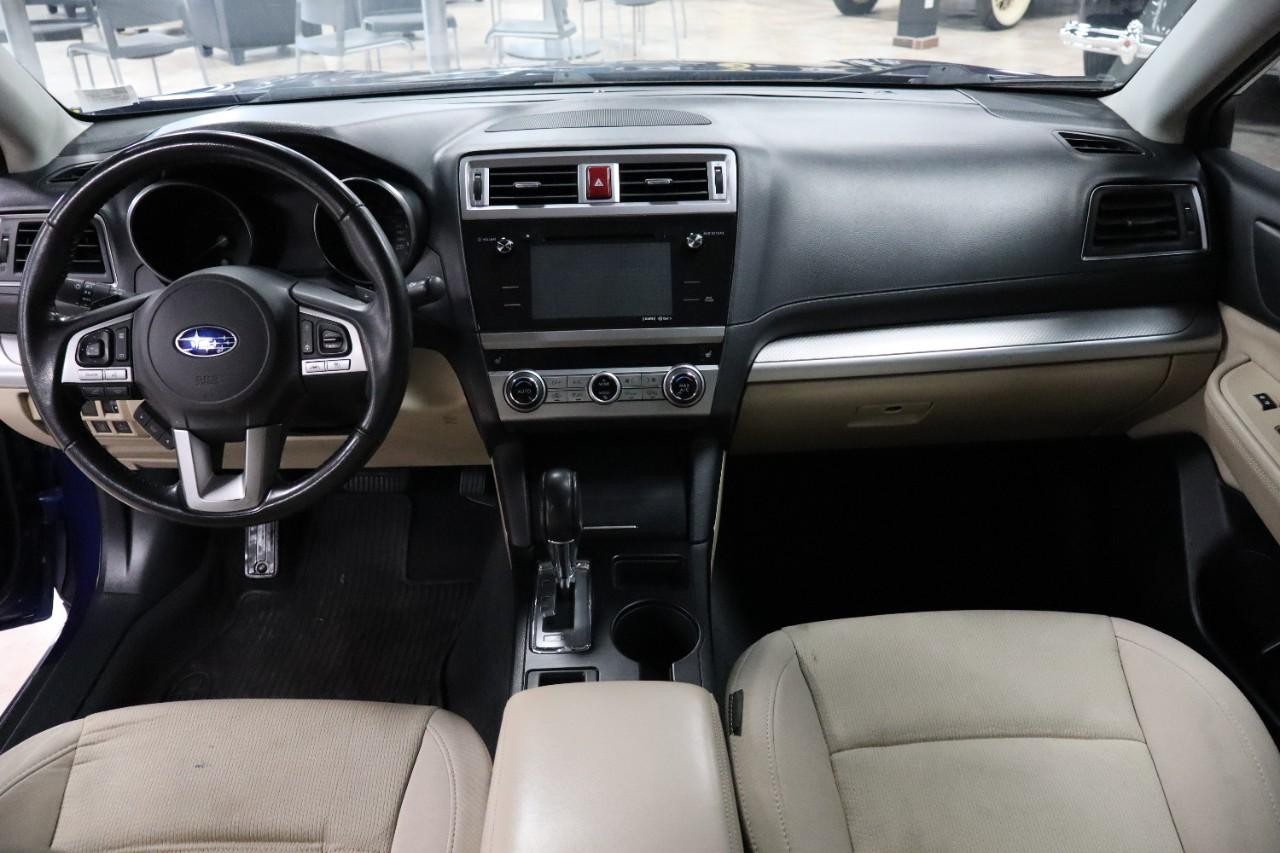 Subaru Legacy Vehicle Full-screen Gallery Image 12