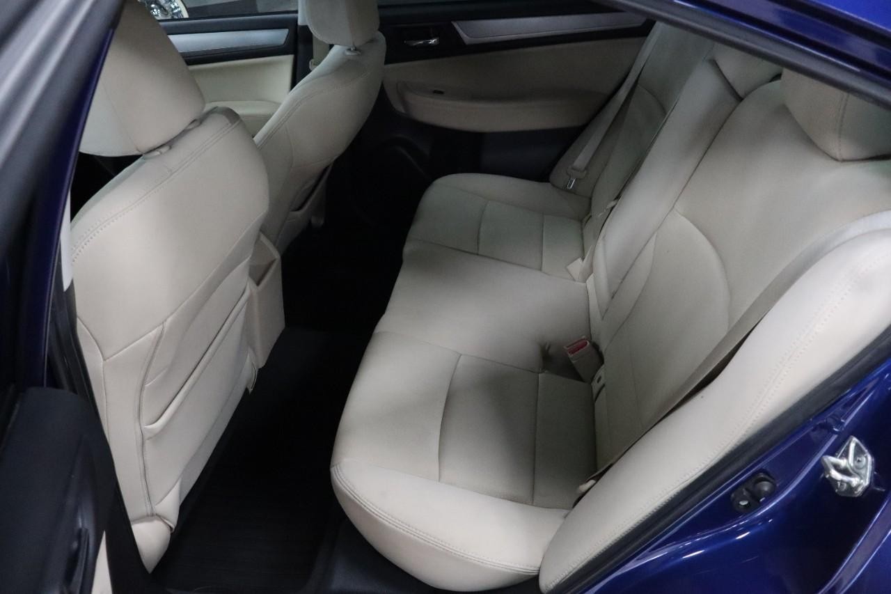 Subaru Legacy Vehicle Full-screen Gallery Image 16