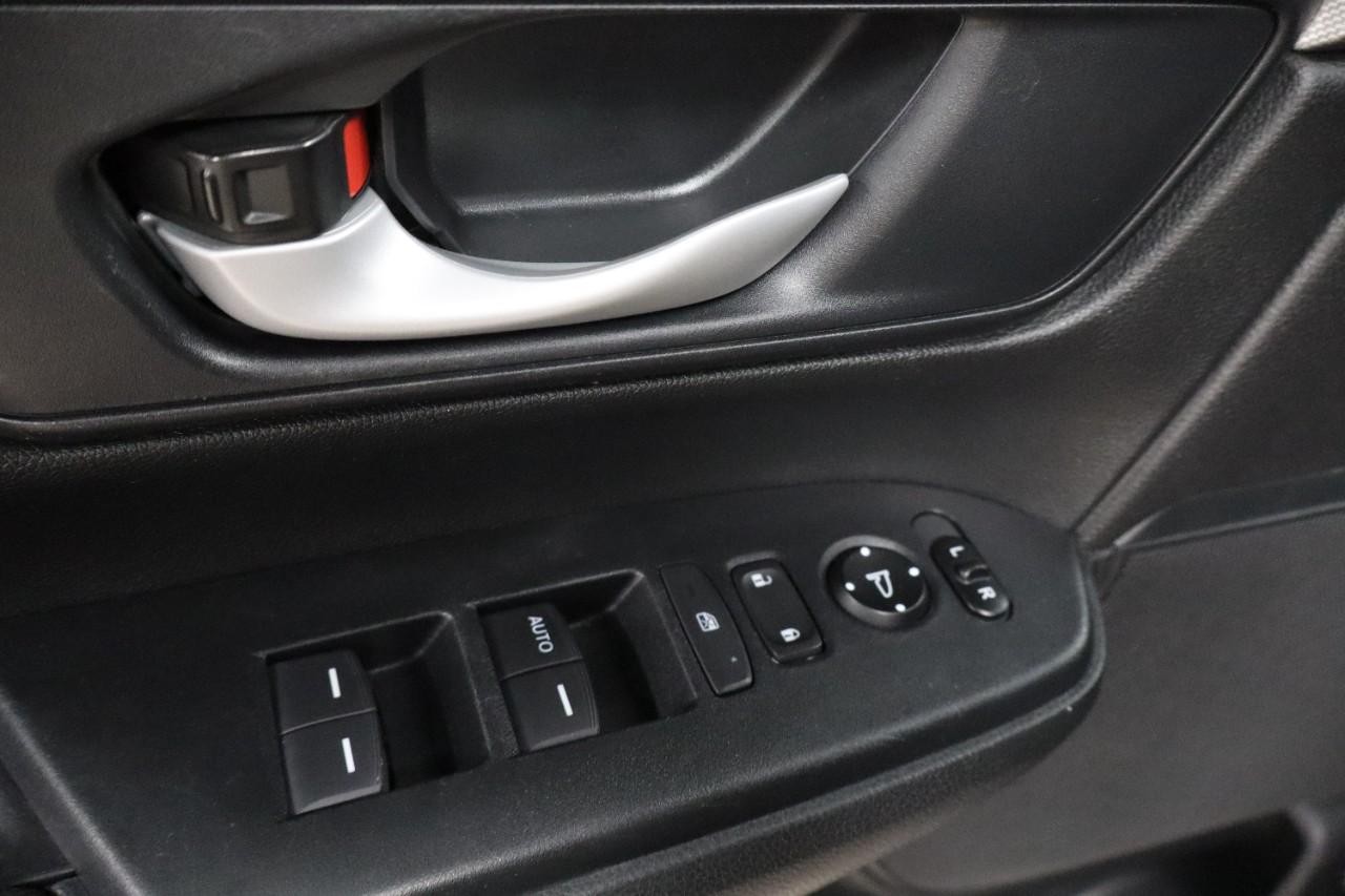 Honda CR-V Vehicle Full-screen Gallery Image 9