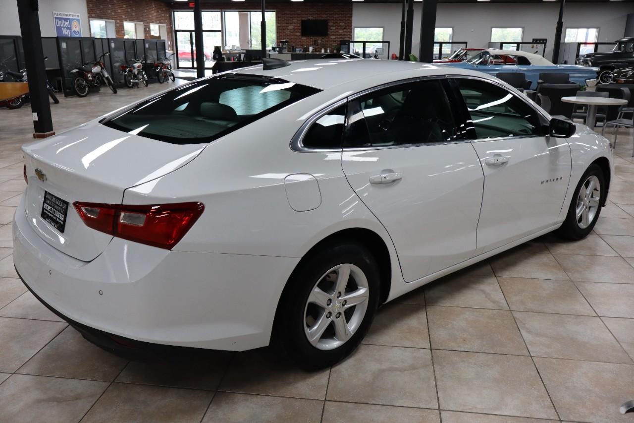 Chevrolet Malibu Vehicle Full-screen Gallery Image 5