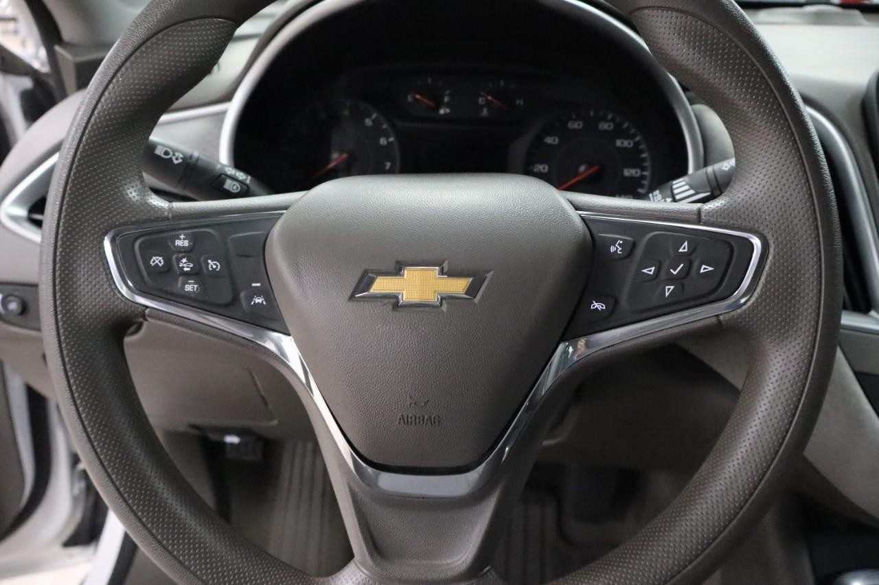Chevrolet Malibu Vehicle Full-screen Gallery Image 13