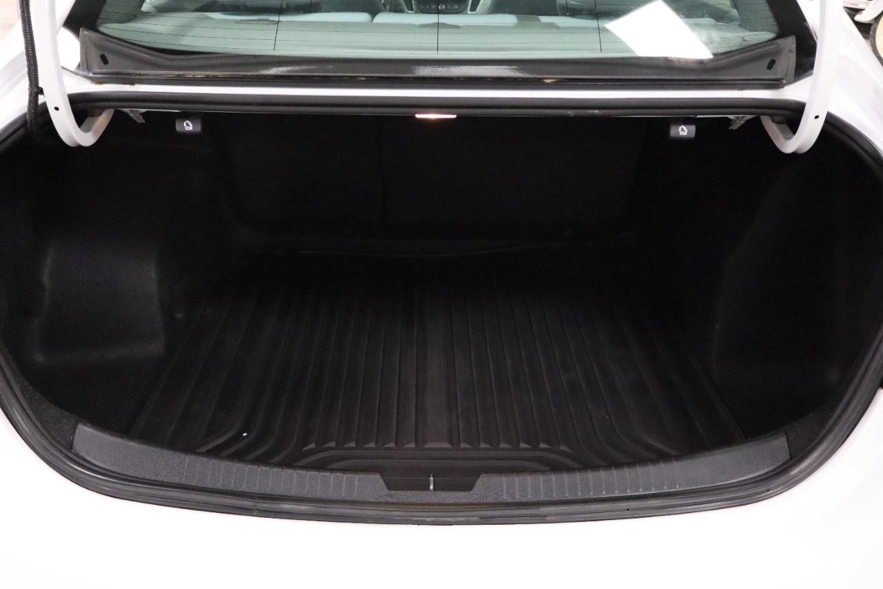 Chevrolet Malibu Vehicle Full-screen Gallery Image 17