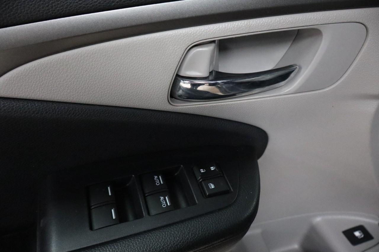 Honda Pilot Vehicle Full-screen Gallery Image 10